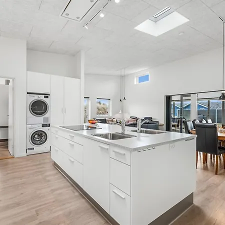 Clarabelle - 1-2km From The Sea By Interhome Nyaraló *